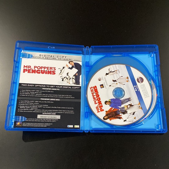 Mr. Poppers Penguins - Blu-ray & DVD Combo Set - Picture 3 of 7